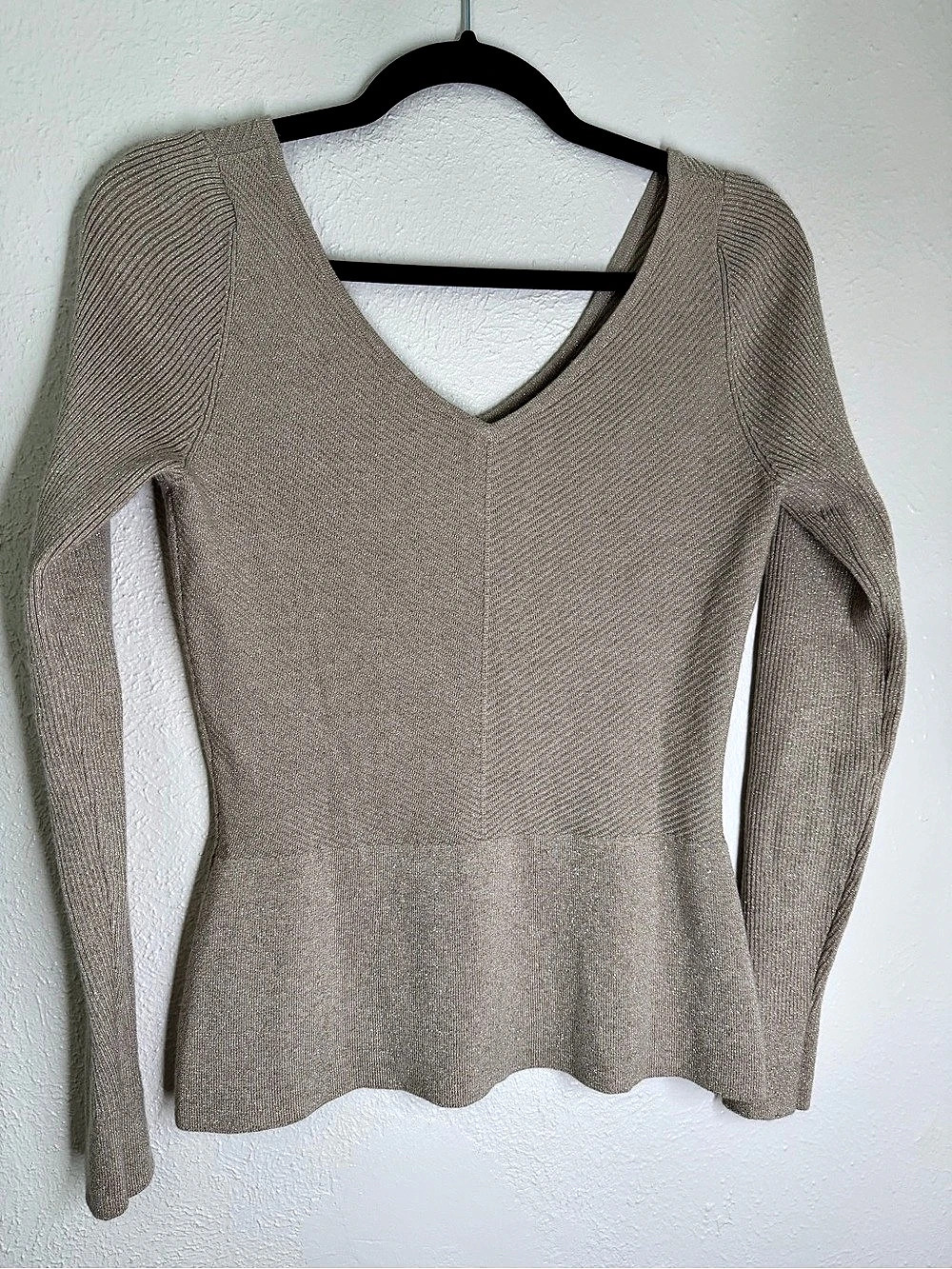 White House/Black Market V-Neck Long Sleeve Sweater in champagne Like New